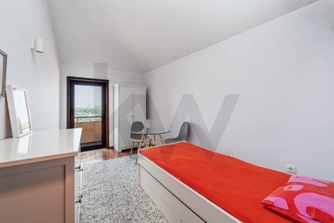 Apartamento T3 Duplex, para venda, nas Virtudes, com vista rio