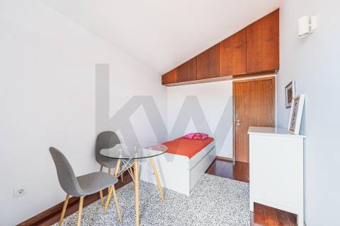 Apartamento T3 Duplex, para venda, nas Virtudes, com vista rio