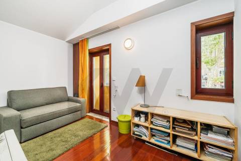 Apartamento T3 Duplex, para venda, nas Virtudes, com vista rio