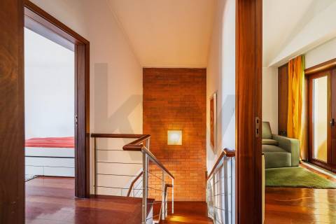 Apartamento T3 Duplex, para venda, nas Virtudes, com vista rio
