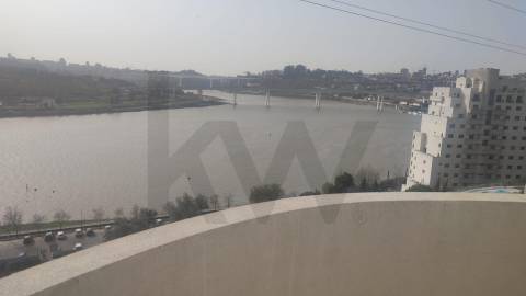 Conjunto de Duas Moradias Multifamiliares com Vista Panorâmica sobre o Rio Douro – Valbom