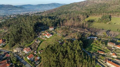 Terreno com 2.630 m² e PIP aprovado para construção de moradia na Facha, Ponte de Lima