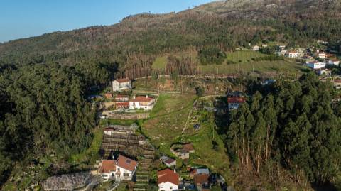 Terreno com 2.630 m² e PIP aprovado para construção de moradia na Facha, Ponte de Lima