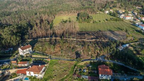 Terreno com 2.630 m² e PIP aprovado para construção de moradia na Facha, Ponte de Lima