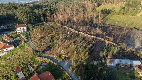 Terreno com 2.630 m² e PIP aprovado para construção de moradia na Facha, Ponte de Lima