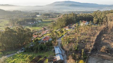 Terreno com 2.630 m² e PIP aprovado para construção de moradia na Facha, Ponte de Lima