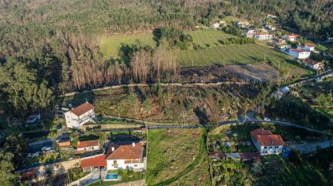 Terreno com 2.630 m² e PIP aprovado para construção de moradia na Facha, Ponte de Lima