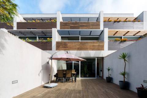 Moradia T4, Varandas, Jardim, 3 Lug. Garagem, Zona da Vilarinha (Porto)