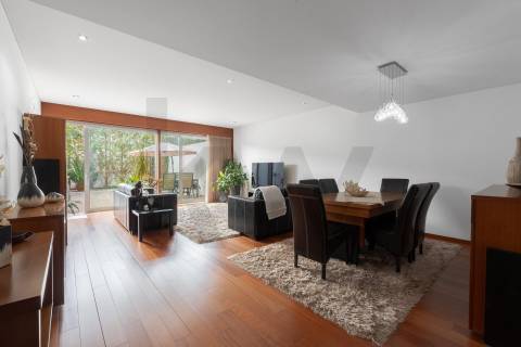 Moradia T4, Varandas, Jardim, 3 Lug. Garagem, Zona da Vilarinha (Porto)