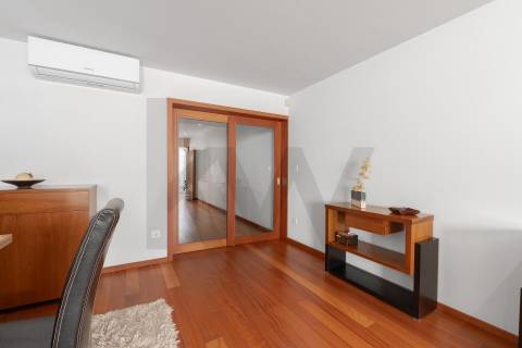 Moradia T4, Varandas, Jardim, 3 Lug. Garagem, Zona da Vilarinha (Porto)