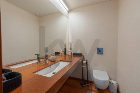Moradia T4, Varandas, Jardim, 3 Lug. Garagem, Zona da Vilarinha (Porto)