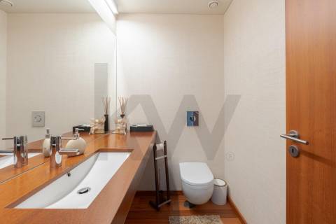 Moradia T4, Varandas, Jardim, 3 Lug. Garagem, Zona da Vilarinha (Porto)