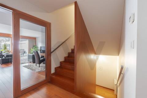 Moradia T4, Varandas, Jardim, 3 Lug. Garagem, Zona da Vilarinha (Porto)