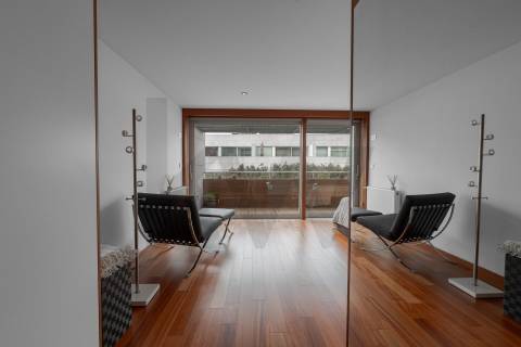 Moradia T4, Varandas, Jardim, 3 Lug. Garagem, Zona da Vilarinha (Porto)