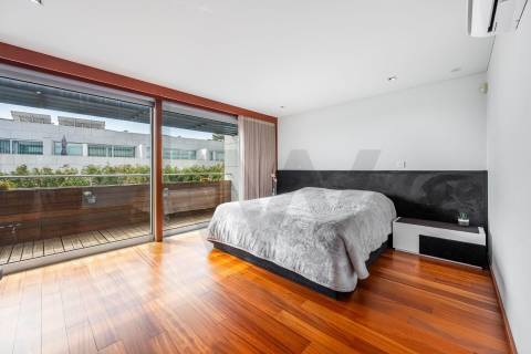 Moradia T4, Varandas, Jardim, 3 Lug. Garagem, Zona da Vilarinha (Porto)