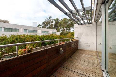 Moradia T4, Varandas, Jardim, 3 Lug. Garagem, Zona da Vilarinha (Porto)
