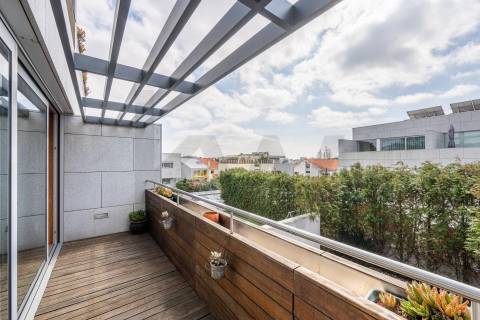 Moradia T4, Varandas, Jardim, 3 Lug. Garagem, Zona da Vilarinha (Porto)