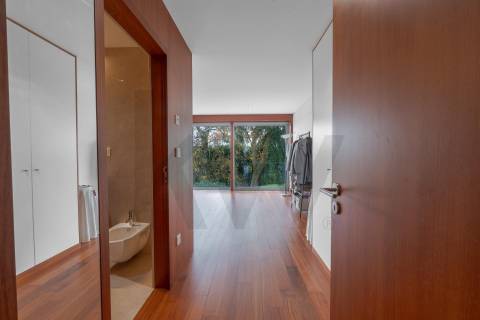 Moradia T4, Varandas, Jardim, 3 Lug. Garagem, Zona da Vilarinha (Porto)