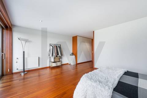 Moradia T4, Varandas, Jardim, 3 Lug. Garagem, Zona da Vilarinha (Porto)
