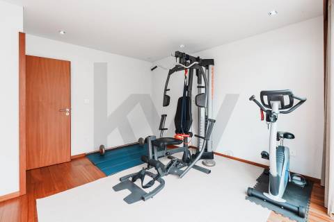 Moradia T4, Varandas, Jardim, 3 Lug. Garagem, Zona da Vilarinha (Porto)