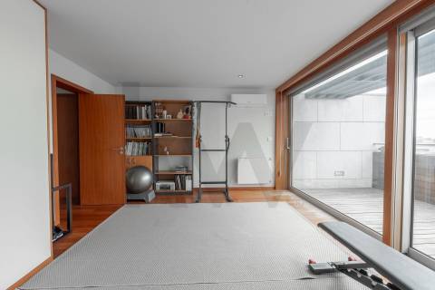 Moradia T4, Varandas, Jardim, 3 Lug. Garagem, Zona da Vilarinha (Porto)