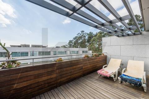 Moradia T4, Varandas, Jardim, 3 Lug. Garagem, Zona da Vilarinha (Porto)