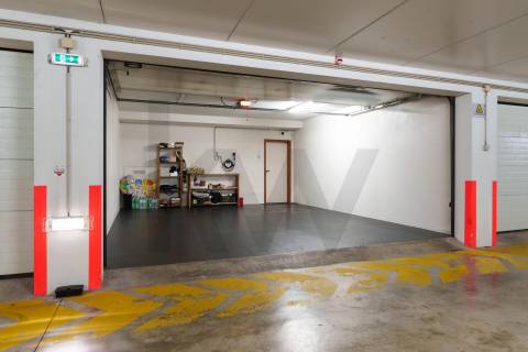 Moradia T4, Varandas, Jardim, 3 Lug. Garagem, Zona da Vilarinha (Porto)