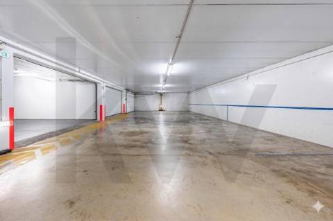 Moradia T4, Varandas, Jardim, 3 Lug. Garagem, Zona da Vilarinha (Porto)