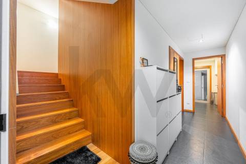 Moradia T4, Varandas, Jardim, 3 Lug. Garagem, Zona da Vilarinha (Porto)