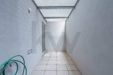 Moradia T4, Varandas, Jardim, 3 Lug. Garagem, Zona da Vilarinha (Porto)