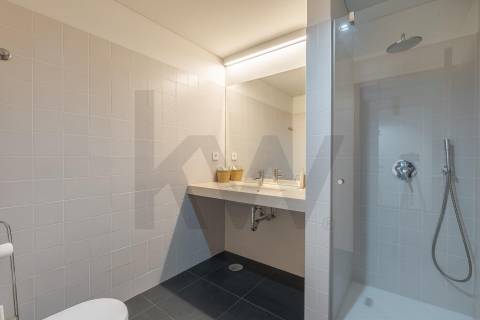 Moradia T4, Varandas, Jardim, 3 Lug. Garagem, Zona da Vilarinha (Porto)