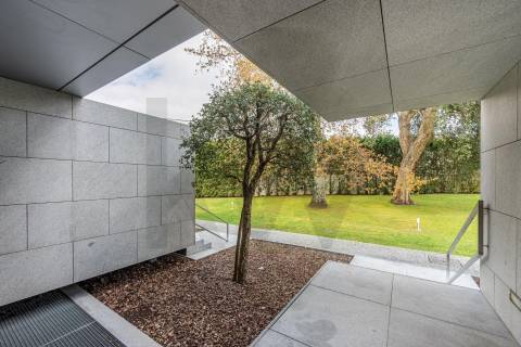 Moradia T4, Varandas, Jardim, 3 Lug. Garagem, Zona da Vilarinha (Porto)