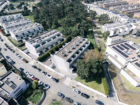 Moradia T4, Varandas, Jardim, 3 Lug. Garagem, Zona da Vilarinha (Porto)