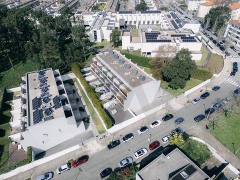 Moradia T4, Varandas, Jardim, 3 Lug. Garagem, Zona da Vilarinha (Porto)
