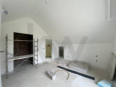 Moradia T3 de Luxo com garagem e piscina em Santo Tirso
