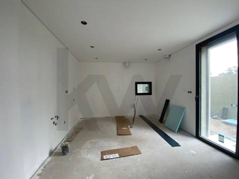 Moradia T3 de Luxo com garagem e piscina em Santo Tirso