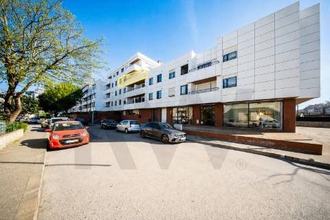 Apartamento T3+1 com Terraço (T4) - Vila Nova de Gaia - Metro VL8