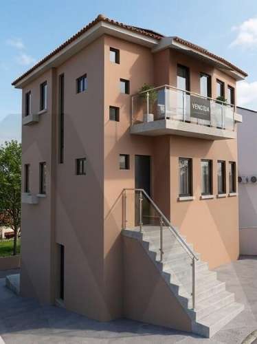 Prédio em Prop. Total  com 2 Apartamentos T3 + Cave em Bragança (Sé )