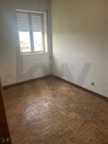 Prédio em Prop. Total  com 2 Apartamentos T3 + Cave em Bragança (Sé )