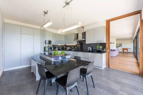 Moradia T4 térrea de construção recente com terreno em Serreleis, Viana do Castelo