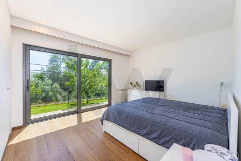 Moradia T4 térrea de construção recente com terreno em Serreleis, Viana do Castelo