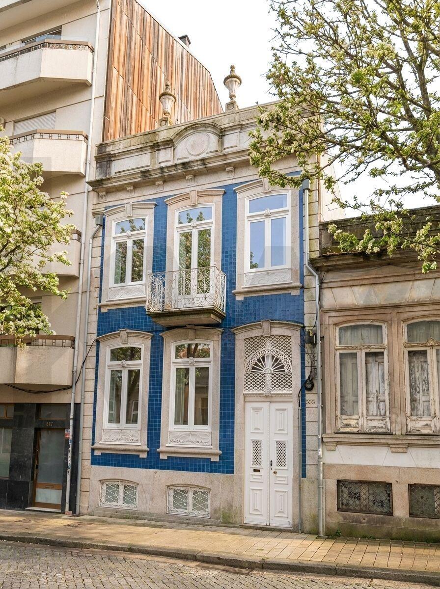 Rendimento Imediato na Baixa do Porto: "Chave na Mão" c/ AL Operacional no Bonfim!