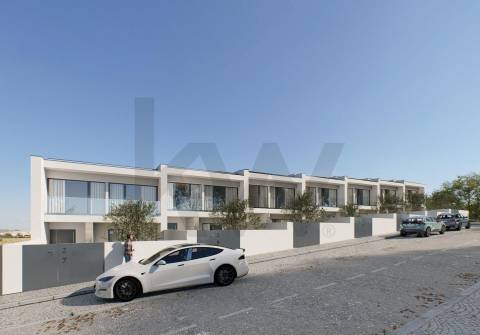 Moradia T3 de Três Frentes | Condomínio Fechado | Piscina - Jardim | Box duas Viaturas | Gondomar