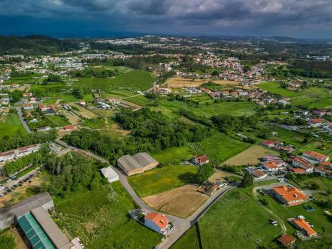 TERRENO  - 2.742 m2 Rua Pousada - Perosinho - V.N.Gaia