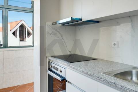 Apartamento T2 Renovado, com garagem e varandas em Baguim do Monte - Gondomar