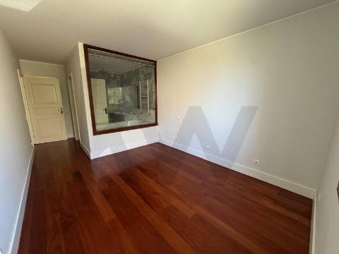 T4 no Paço da Boa Nova: Vista Mar e Sala de 89 m²