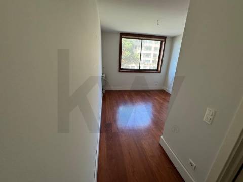T4 no Paço da Boa Nova: Vista Mar e Sala de 89 m²