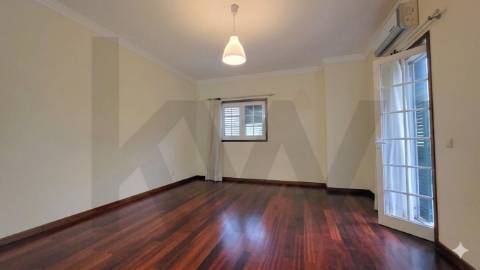  Arrendamento Andar de  Moradia T3,  com Jardim e Garagem Box, Próximo do Centro de Amarante
