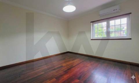  Arrendamento Andar de  Moradia T3,  com Jardim e Garagem Box, Próximo do Centro de Amarante