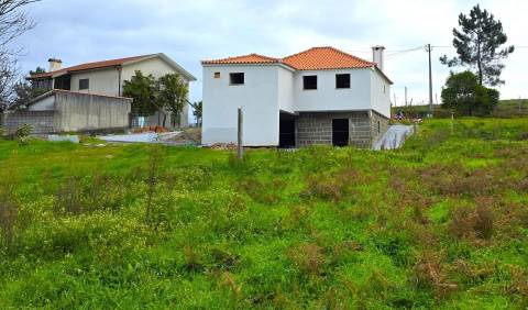 MORADIA NOVA T3 com Jardim e Garagem, junto ao do Hospital de Amarante